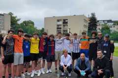 Zdjęcie grupowe po meczu piłki nożnej